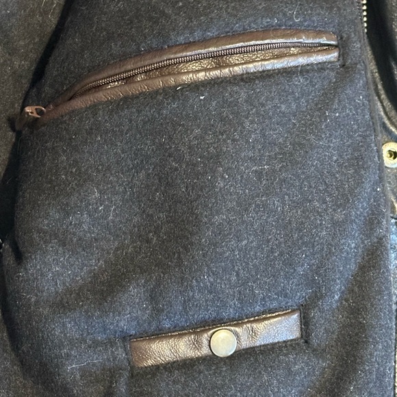 Wilsons Leather Black Bomber Jacket Men's
Medium Thinsulate Insulation RN 69426 - Picture 13 of 15